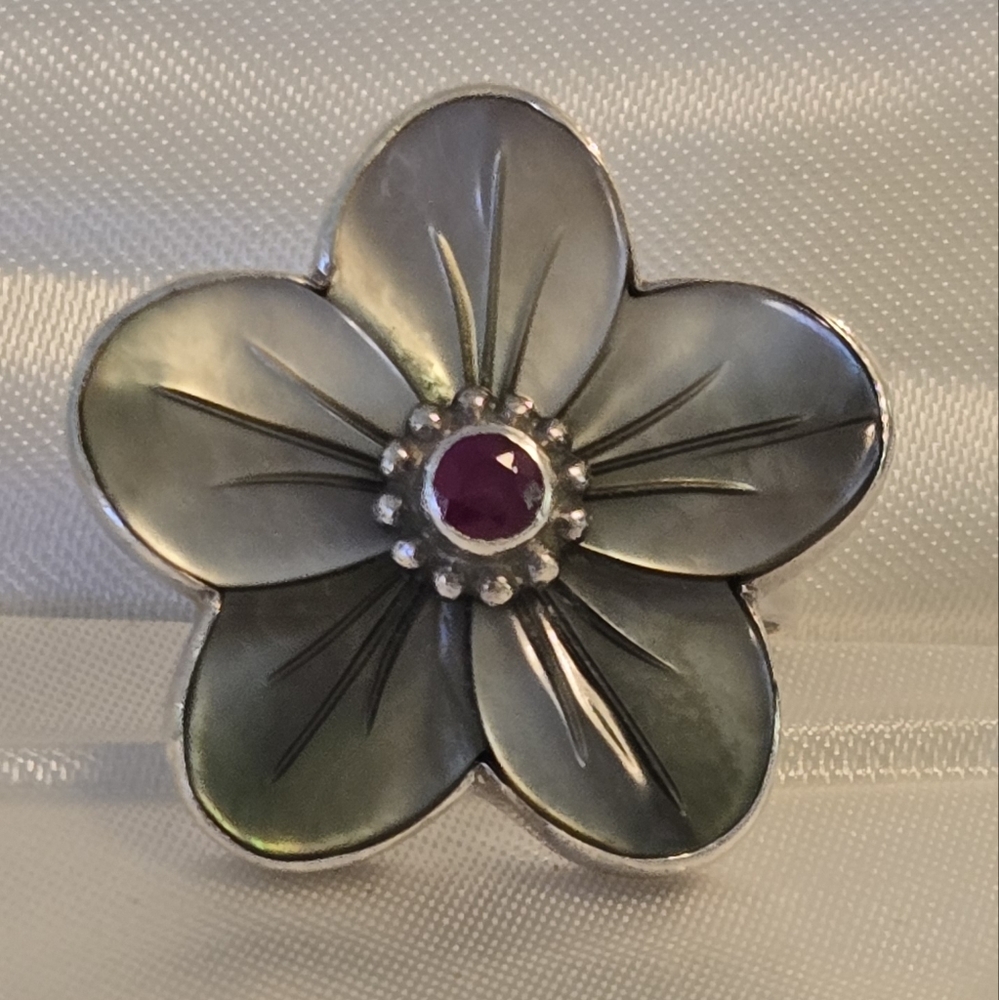 Sajen 925 Silver, Carved Black Mother of Pearl And Ruby Floral Ring